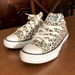 Size 1 Little girl all star converse cheetah print